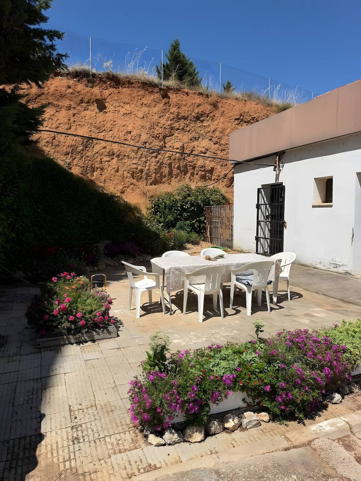 Apartamento entero, Casa vacacional 'Monumento al Camionero' con vistas a la montaña, terrazas y Wi-Fi in Santibáñez de Tera, Provincia de Zamora