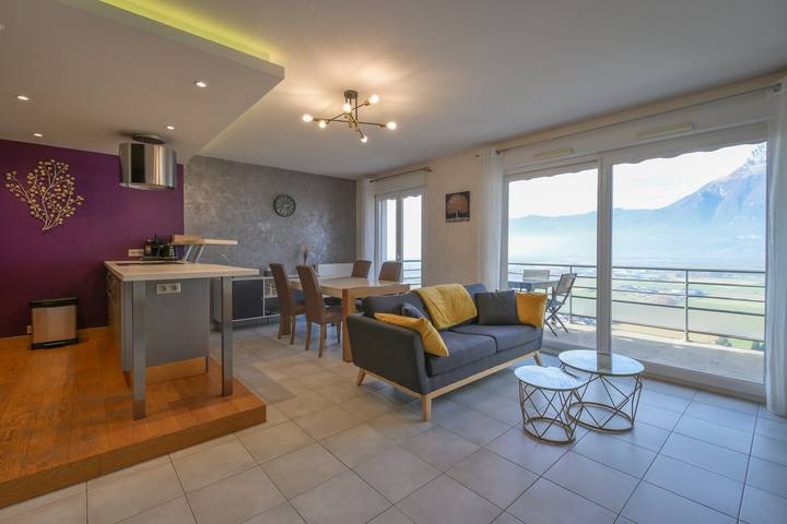 Apartamento entero, Le Mirad’Or - Aire acondicionado, Wifi y Balcón con vistas en Aiton in Aiton, Región de Saint-Jean-de-Maurienne