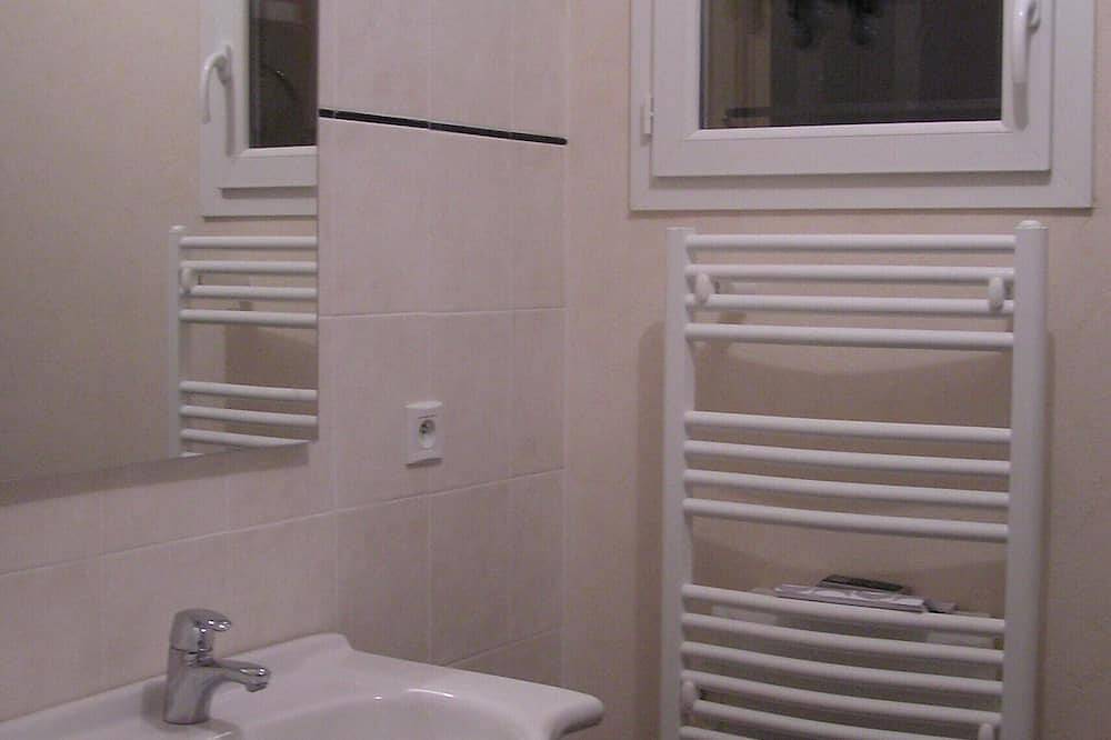 Entire apartment, Sunny holiday apartment 3 star Savines close Ecrins0 in Savines-le-Lac, Écrins National Park