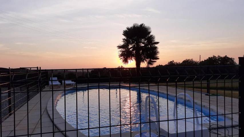 Location de vacances pour 6 personnes, avec vue ainsi que piscine et terrasse, animaux acceptés à Meyrals - 4