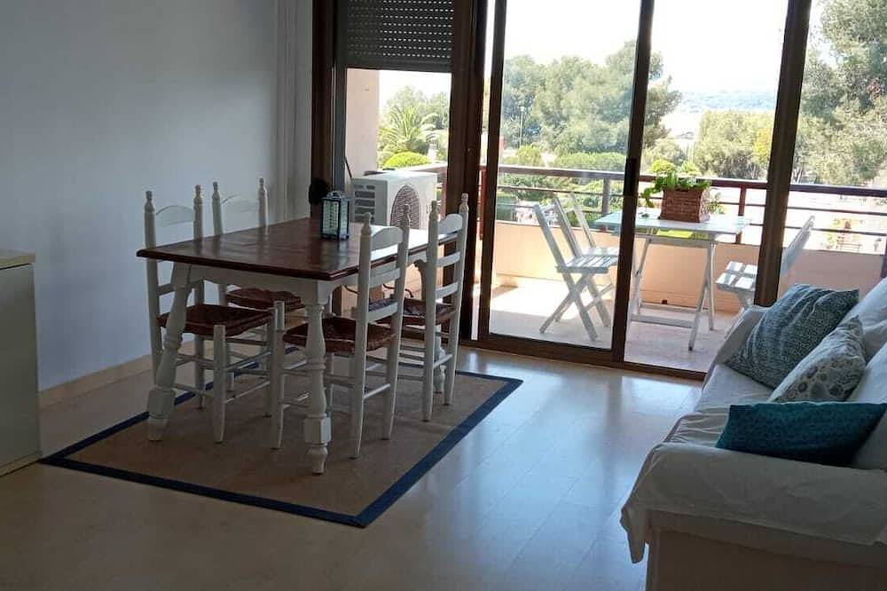 Entire apartment, Mediterranean Charm 10 Minutes from Altafulla Beach in Altafulla, Costa Dorada
