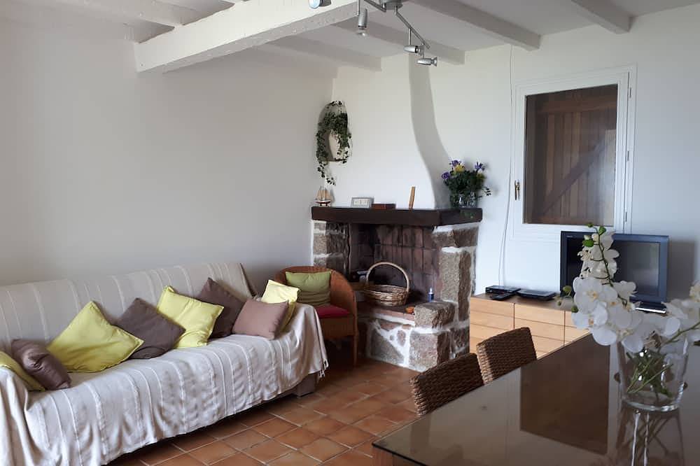 Villa individuelle, vue extra, terrain 8500m2, à 100m plage. in Tiuccia, Casaglione