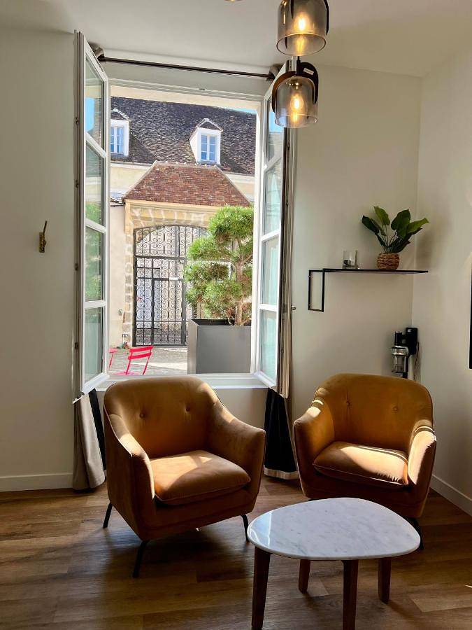 Gîte pour 2 personnes, avec vue et terrasse à Sens