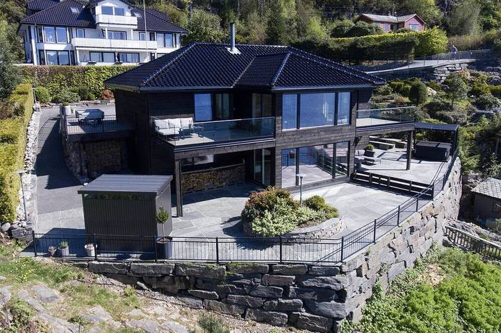 Ferienhaus für 8 Personen, mit Whirlpool und Garten in Bergen