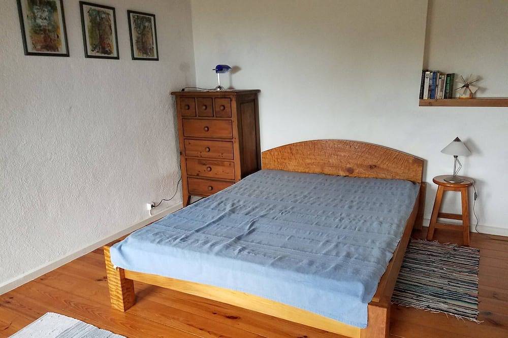 Vacaciones en una casa de campo típica de las Azores con fantásticas vistas al mar. in Cedros, Faial