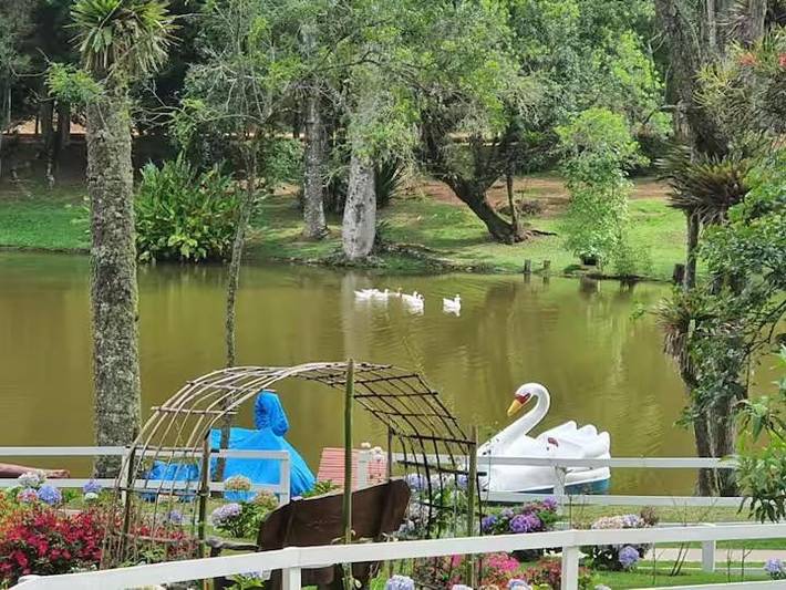 Casas e apartamentos de temporada para 13 pessoas, com piscina e balcão e ainda vista em Bom Jesus dos Perdões