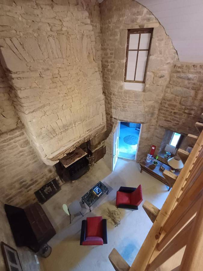 Location de vacances pour 4 personnes, avec Terrasse et Jacuzzi ainsi que Jardin et Vue à Lignol