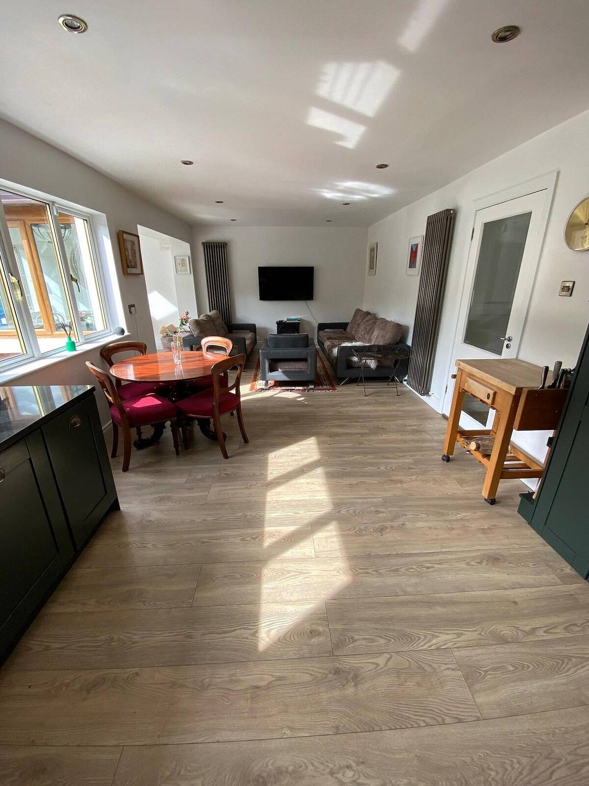 4 Bed House - Sleeps 8 - Pets - Parking - Wifi in County Wicklow