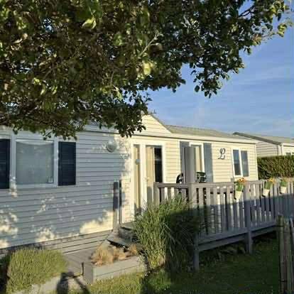 Camping pour 6 personnes, avec jardin ainsi que jacuzzi et terrasse, animaux acceptés