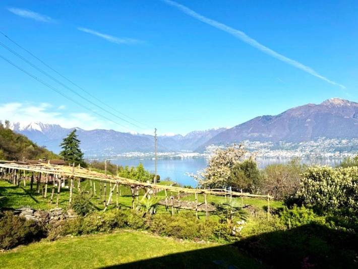 Ferienhaus für 4 Personen, mit Garten und Balkon sowie Seeblick in Gambarogno