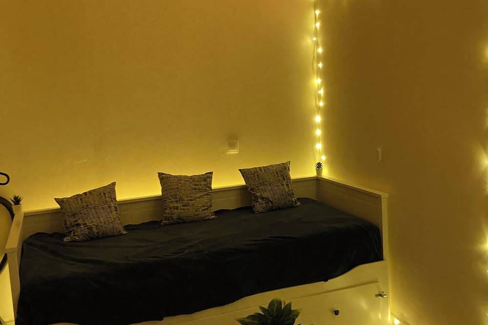 Ganze Wohnung, Cosy studio with mezzanine - Near Seine & Paris in Asnières-sur-Seine, Hauts-de-Seine