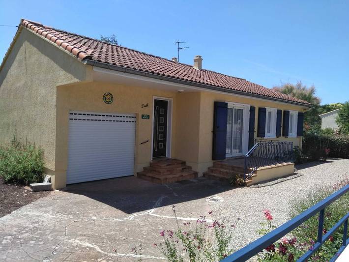 Gîte pour 4 personnes, avec terrasse et jardin à Canet (Hérault)