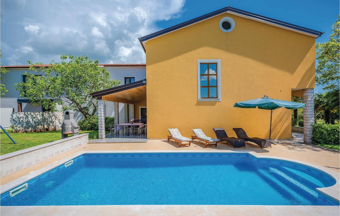 Charmantes 1-Zimmer-Apartment mit Pool und Terrasse in der Nähe des Stadtzentrums von Žminj in Žminj, Zentralistrien