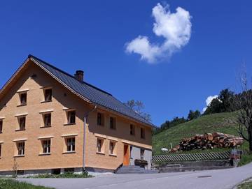 Ferienhaus für 22 Personen, mit Garten, kinderfreundlich in Raggal