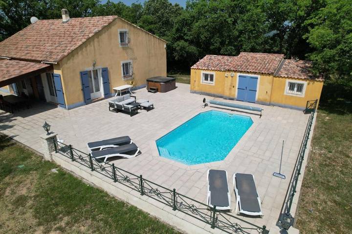 Location de vacances pour 8 personnes, avec vue sur le lac et jardin ainsi que piscine et vue, animaux acceptés à Artignosc-sur-Verdon - 4