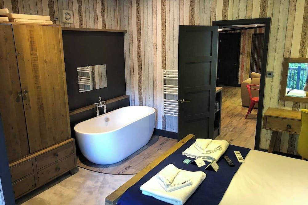 Sandy Balls Holiday Park Pet Friendly Lodge in Godshill (Hampshire), Hampshire