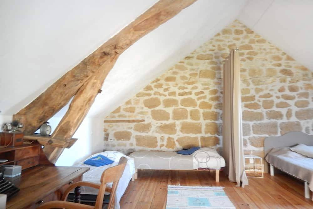 Gîte de 80 m² climatisé, dans ancien corps de ferme,  classé 4 *, pour 4 pers, in Branceilles, Région de Brive-la-Gaillarde