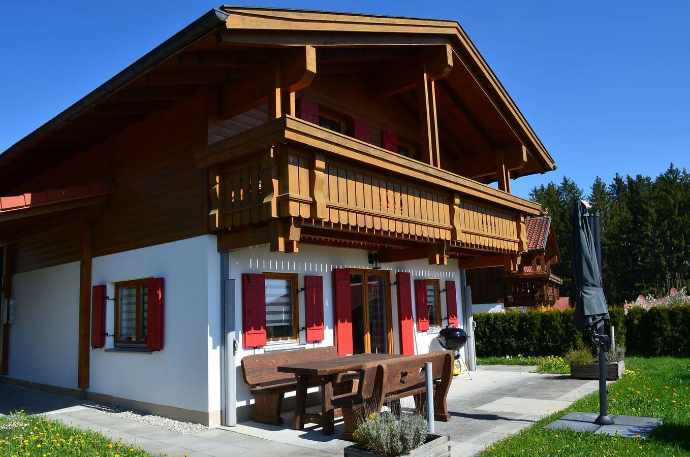 Freistehendes Ferienhaus im Feriendorf Via Claudia mit Kamin, Balkon u. Terrasse in Lechbruck am See, Bayerisch Schwaben
