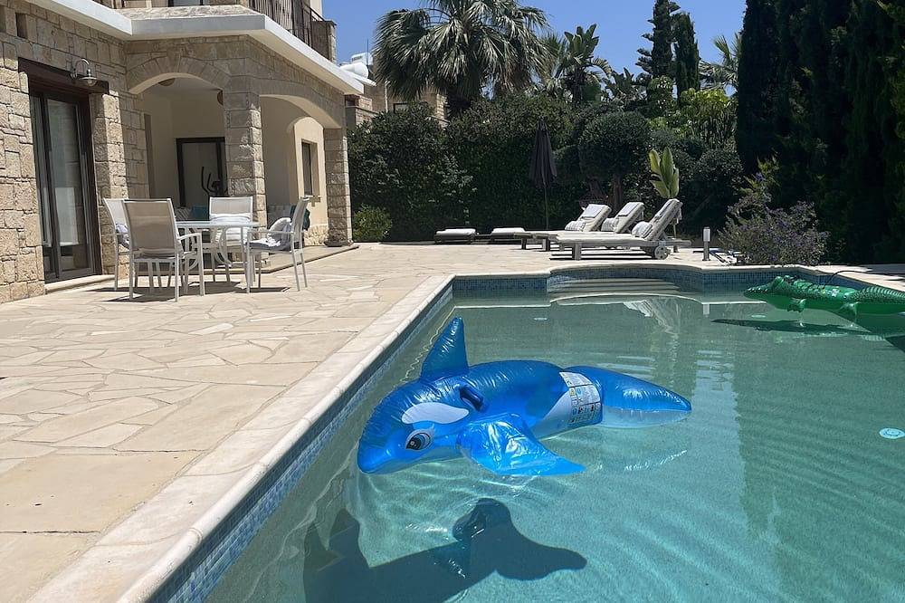 Schöne Steinvilla mit großem privatem Pool und kostenlose Nutzung unseres Autos:) in Peyia, Südzypern