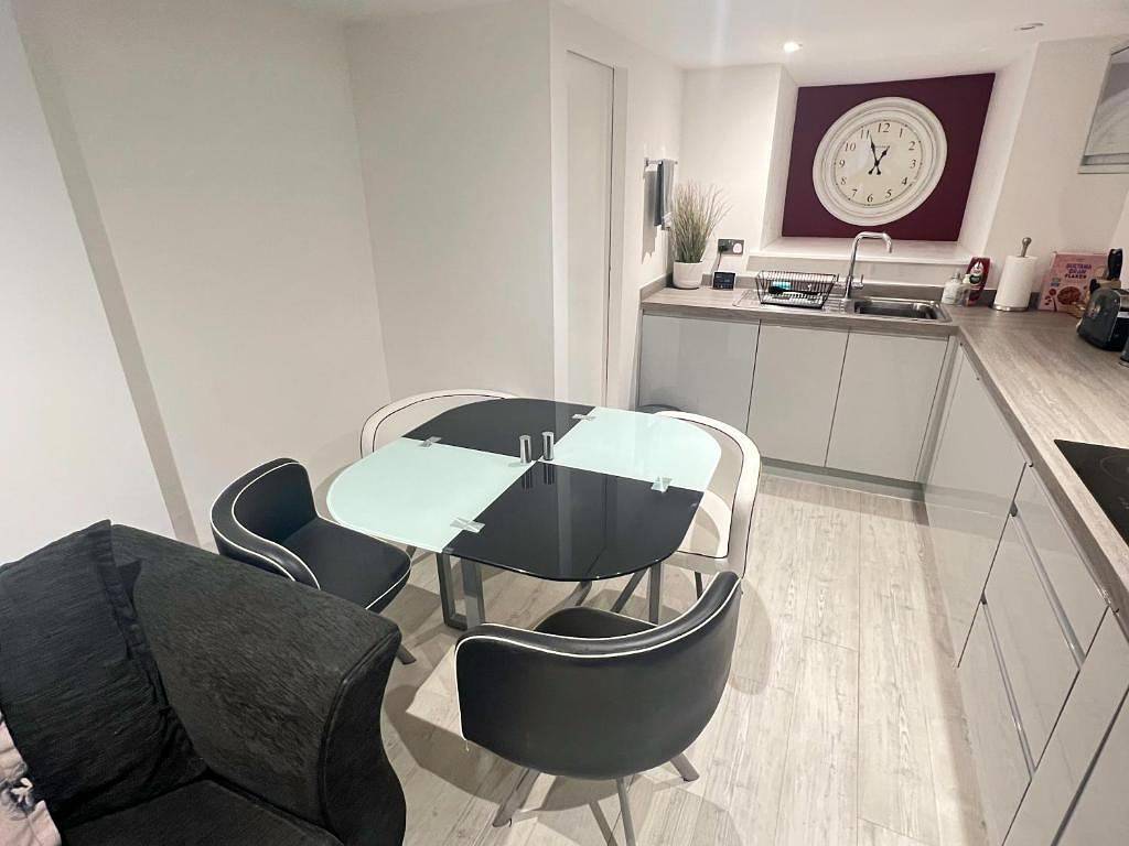 Ganze Ferienwohnung, Family Friendly Apt - Sleeps 6 - Station Close in Royal Tunbridge Wells, Kent