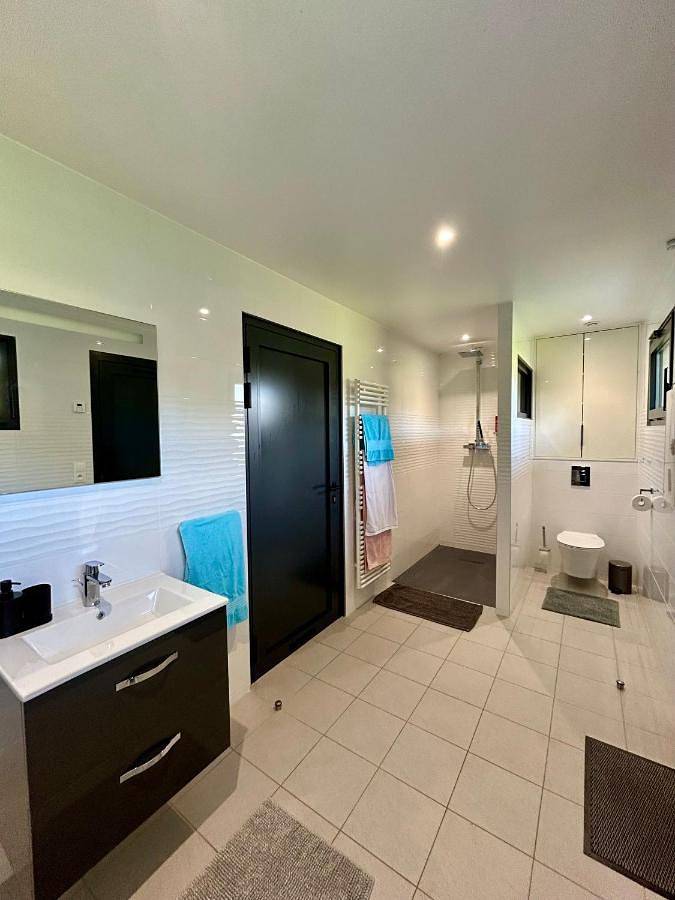 Gîte pour 2 personnes, avec terrasse ainsi que piscine et jardin dans Chamarandes-Choignes - 4