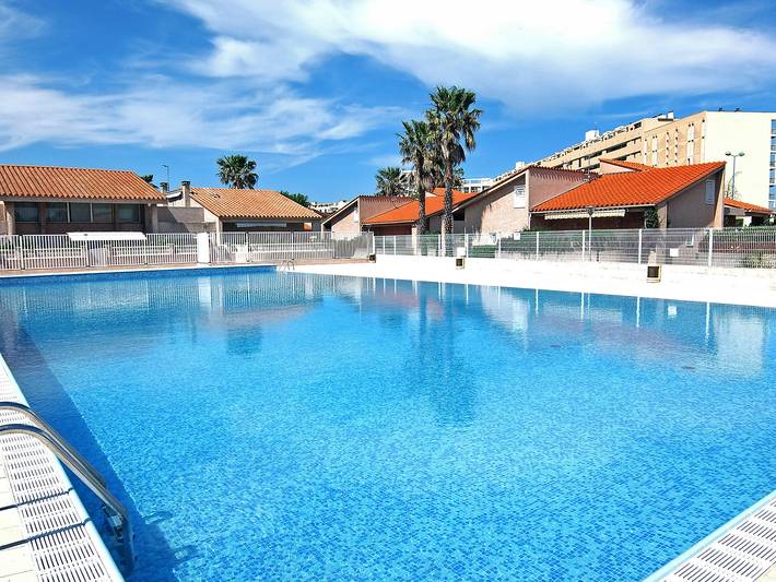 Ferienwohnung für 4 Personen, mit Balkon und Terrasse sowie Kinderpool