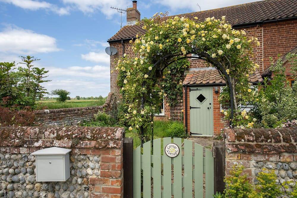Corner Cottage | East Ruston Cottages. Happisburgh, Norfolk in Happisburgh, Norfolk