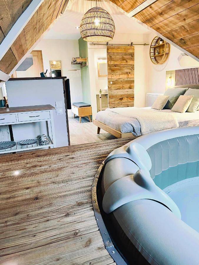 Chambre d’hôte pour 3 personnes, avec jacuzzi et balcon