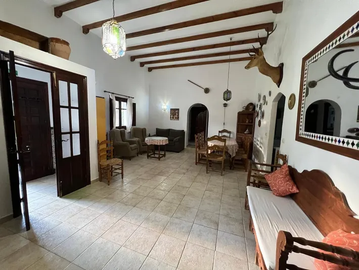 Casa de vacaciones para 15 personas, con jardín y vistas además de balcón y piscina - 1