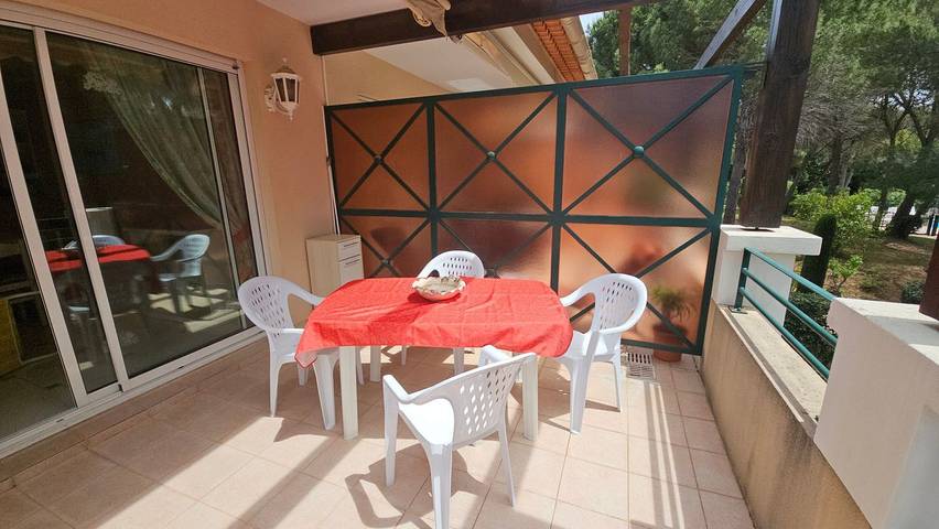 Gîte pour 4 personnes, avec jardin et piscine dans Boulouris - 4