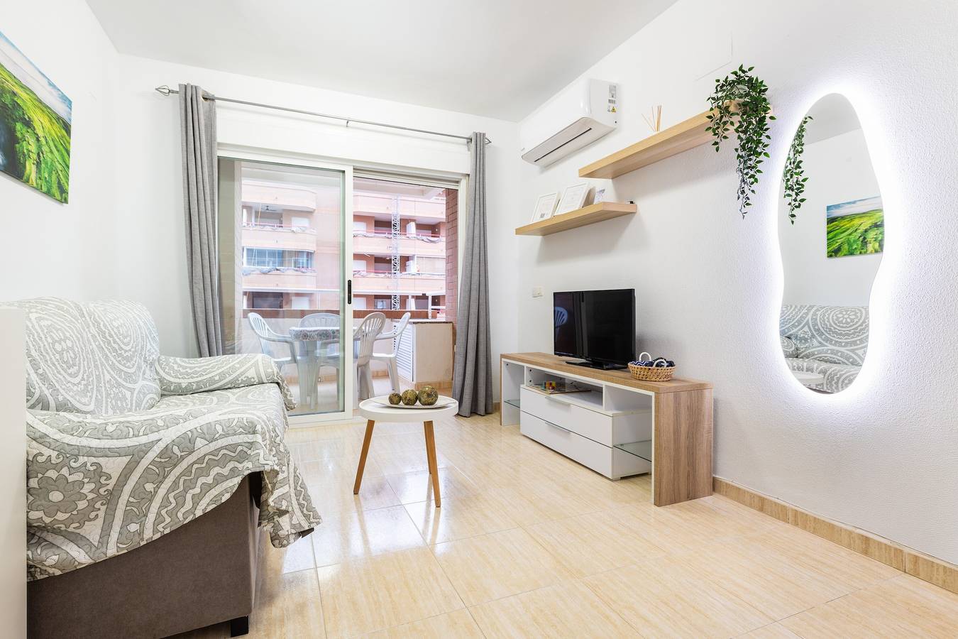 Apartamento inteiro, Apartamento 'Vistamar, 1ª Linha de Praia' com Vista Mar, Wi-Fi e Ar Condicionado in Marina d'Or, Oropesa del Mar
