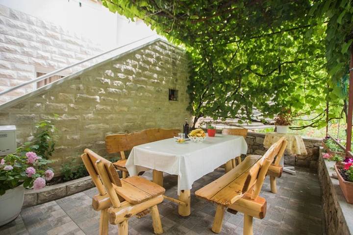 Ferienwohnung für 4 Personen, mit Balkon/Terrasse in Sibenik