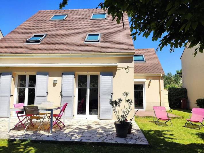 Location de vacances pour 7 personnes, avec Terrasse et Jardin à Bois-d'Arcy