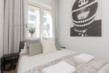 Vacation Rental for 8 Guests in Warsaw Śródmieście, Warsaw, Picture 1