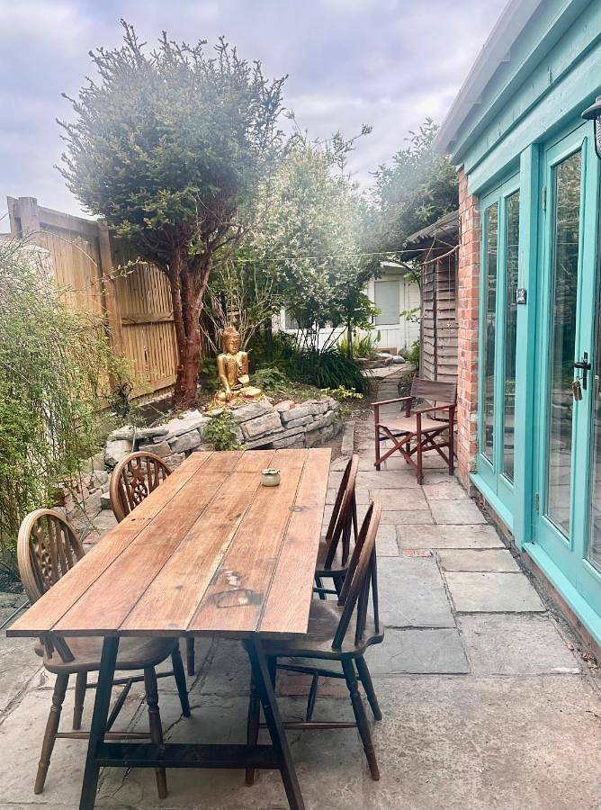 Single Room with Private Bathroom in Glastonbury, Somerset