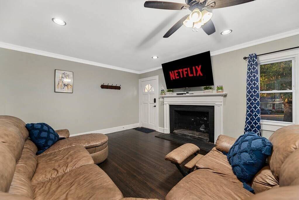 \"Maple Cottage\" - Spacious 4Br Family Home in Safe Neighborhood in Gastonia in Gastonia, Gaston County