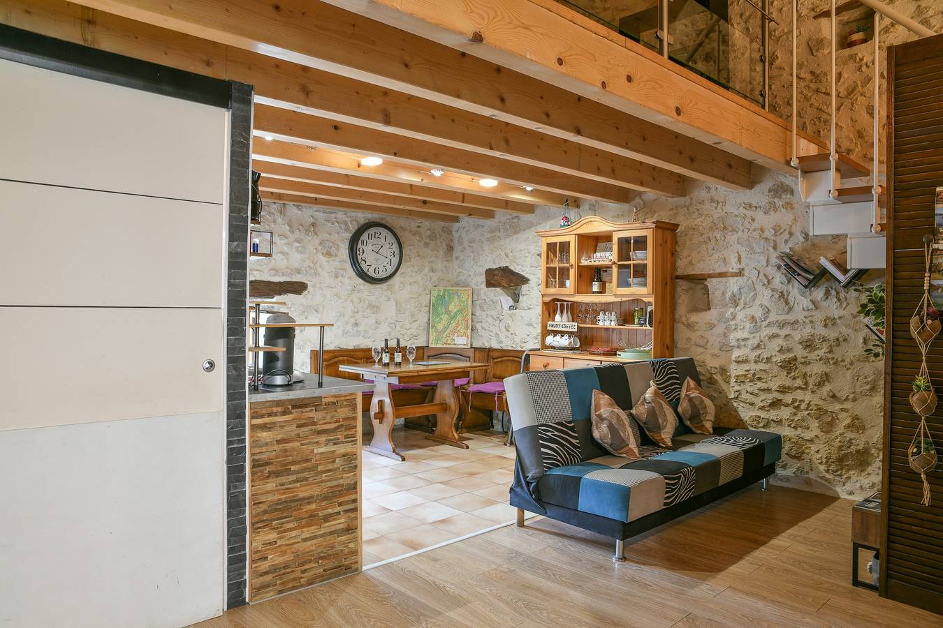 Appartement entier, Appartement 'Le Portougais, À Chanaz' avec Wi-Fi et climatisation in Conjux, Région de Chambéry