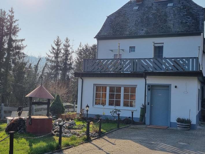 Ferienwohnung für 4 Personen, mit Balkon und Pool sowie Garten, kinderfreundlich in Kröv