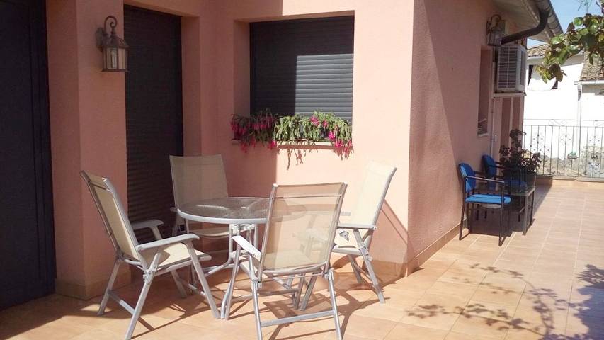 Apartamento de vacaciones para 6 personas, con jardín además de vistas y piscina en Somontano de Barbastro - 4