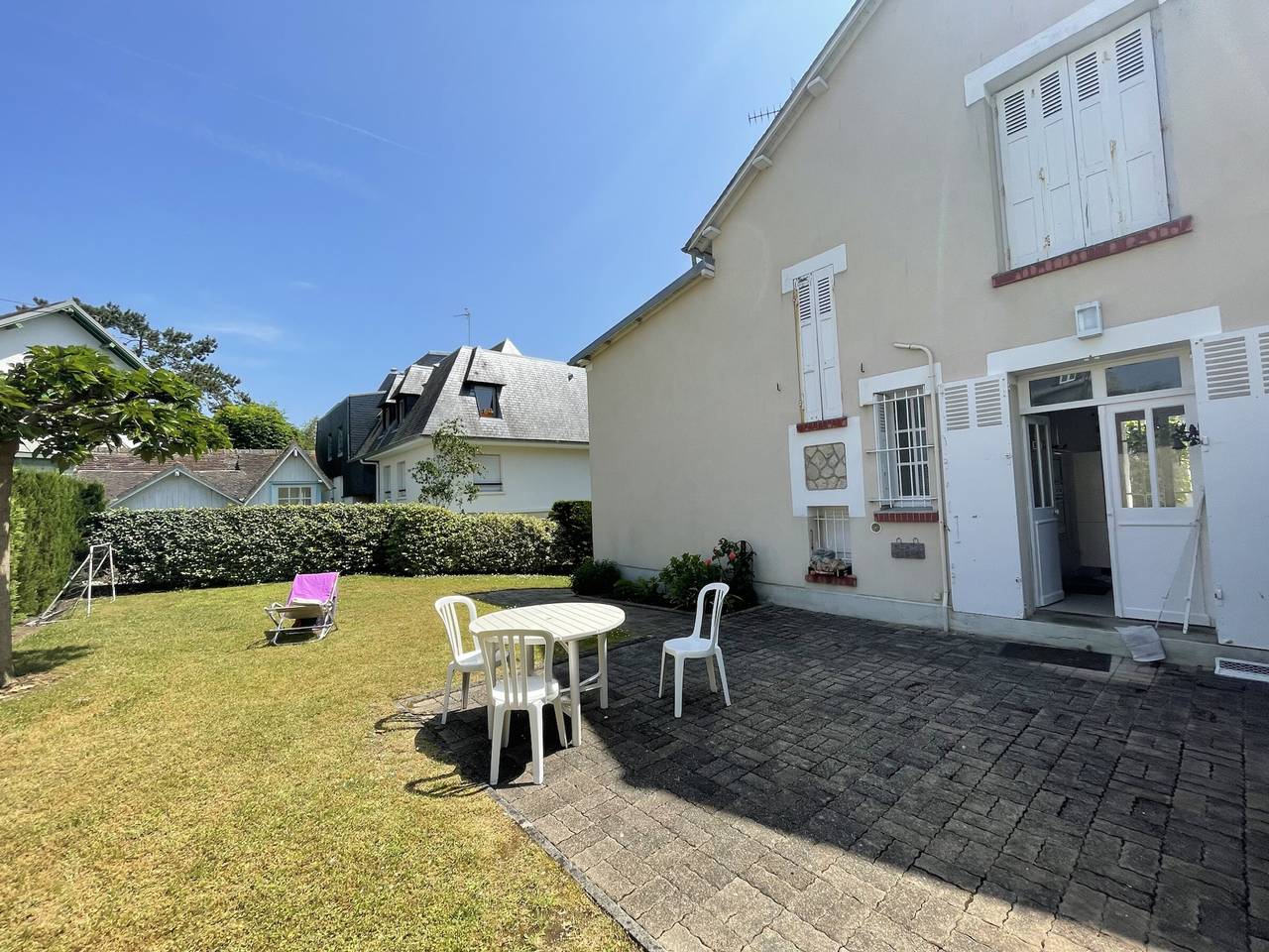 Charming Villa in Cabourg: 200m to Beach, 5 Bedrooms, Garden, Parking in Cabourg, Caen region
