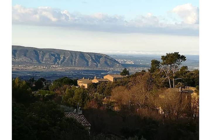 Gîte pour 4 personnes, avec terrasse et jardin dans Village de Gordes