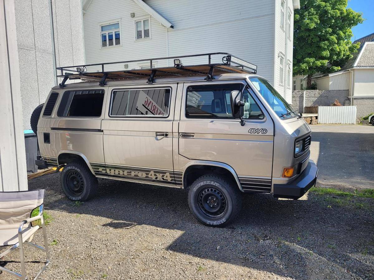 Sleep inside a classic Volkswagen Syncro van in central Svolvær, close to public showers and toilets No Parking in Vagan (Noruega)