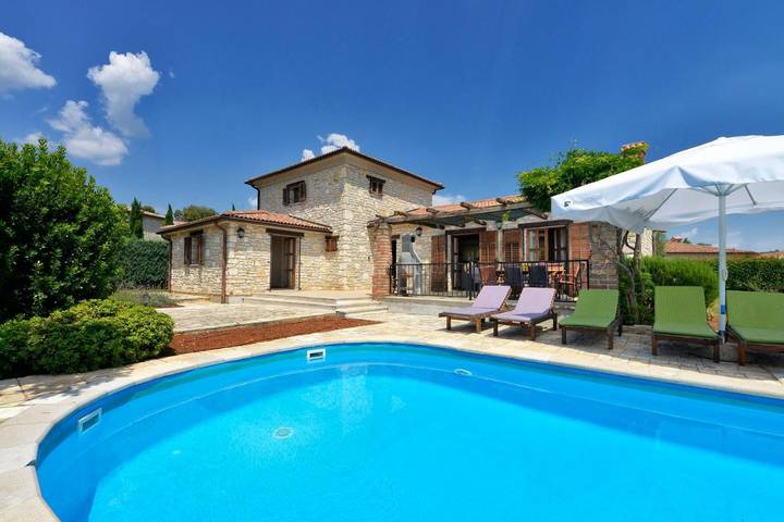 Villa pour 8 personnes, avec terrasse et piscine à Barat