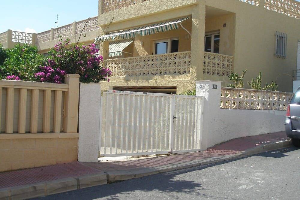 Entire apartment, 3 bedroom apartment 40 meters from the beach in Playa Moncayo, Guardamar del Segura