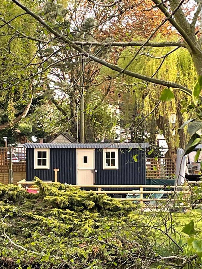 Double Room with Private External Bathroom in Gloucestershire