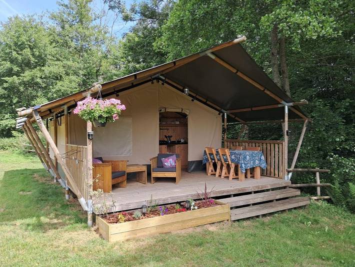 Gîte pour 4 personnes, avec Terrasse ainsi que Piscine et Vue à Saulgond - 2