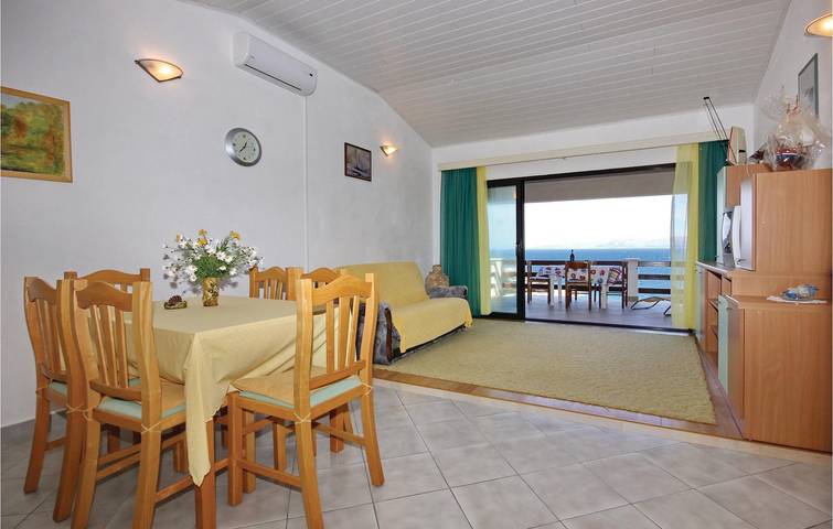 Entire holiday apartment, Cozy 1-Bedroom Apartment with Terrace, 100m from the Coastline in Blato, Korcula
