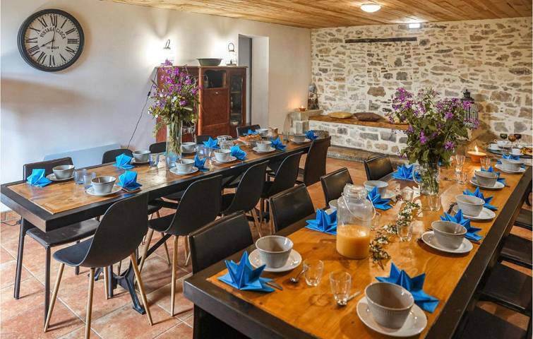 Location de vacances pour 26 personnes, avec piscine ainsi que jardin et terrasse à Bagnols-sur-Cèze - 4