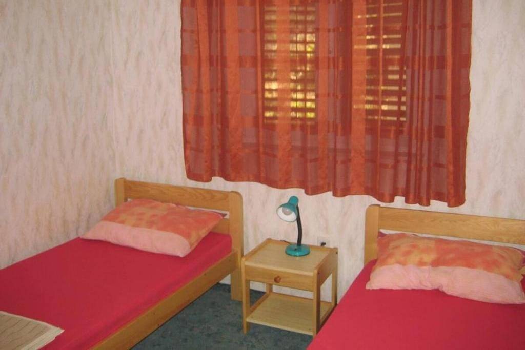 Ganze Wohnung, 4-Zimmer-Ferienwohnung mit Terrasse und Meerblick Zaton, Krka A-24448-b in Raslina, Šibenik-Knin