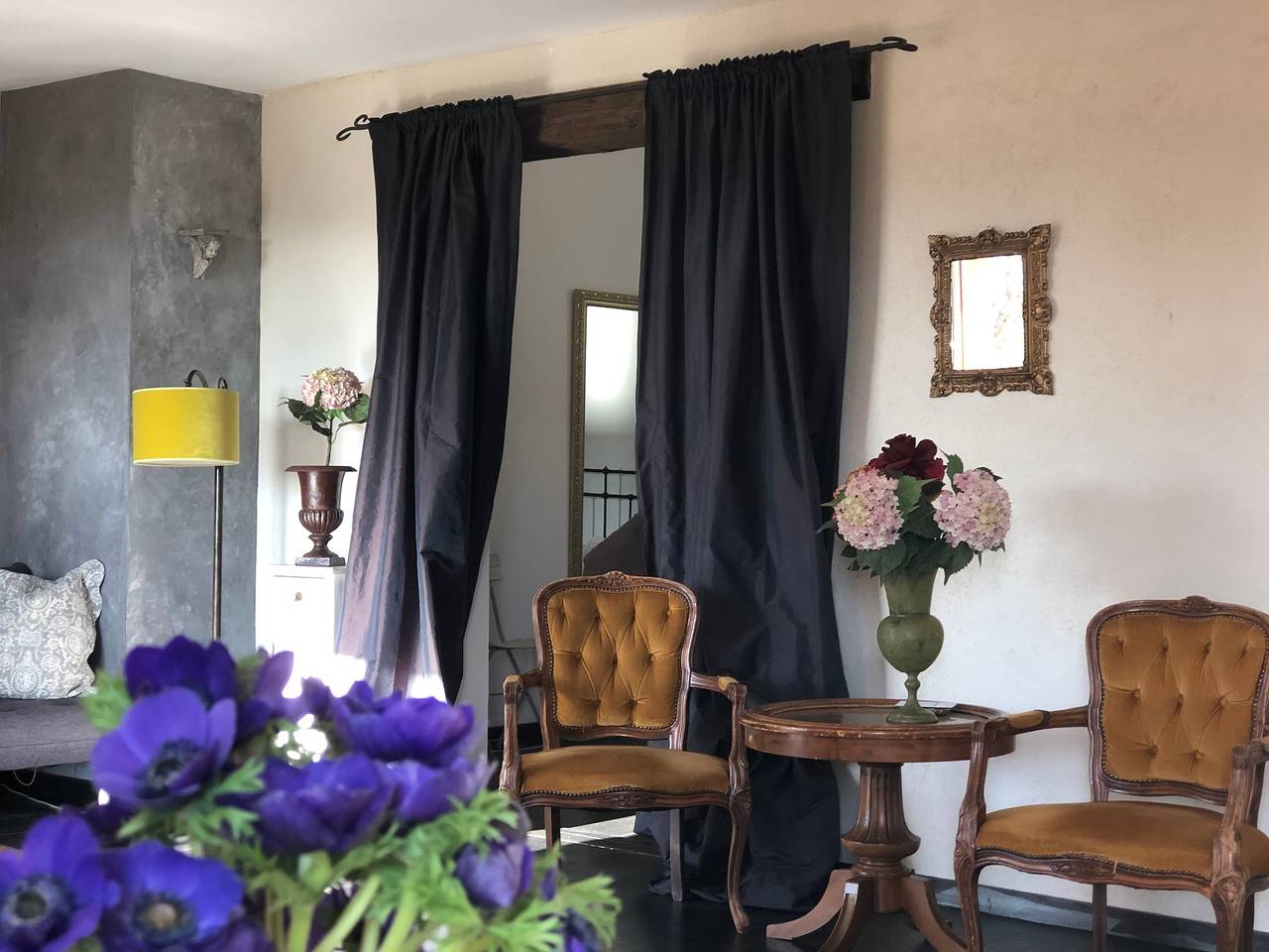 Appartement entier, Maison de vacances « Lacoste Home » avec vue sur la montagne, piscine partagée et Wi-Fi in Lacoste, Parc naturel régional du Luberon